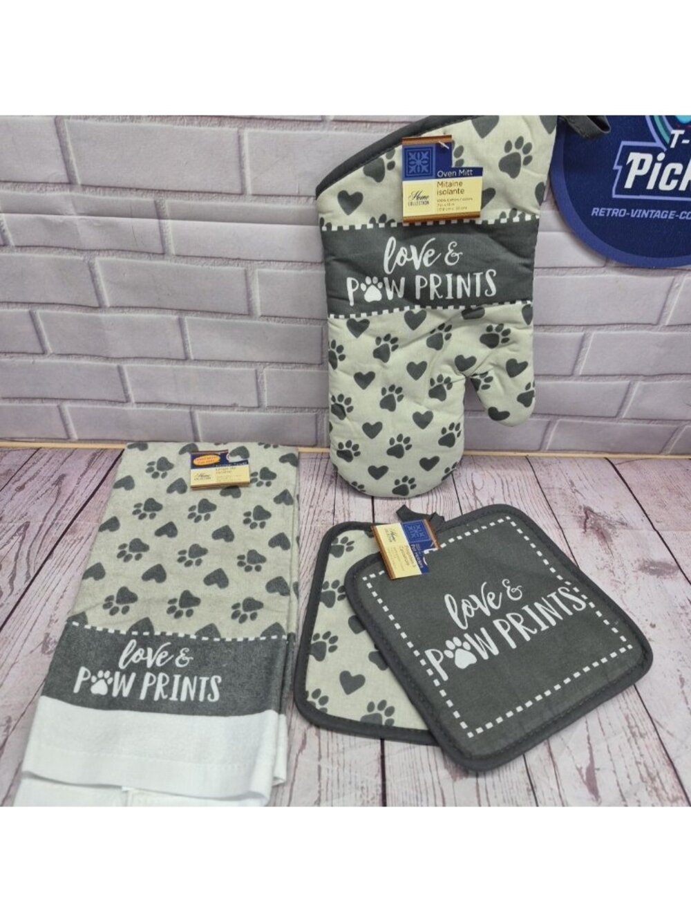 "Love & Paw Prints" 4-Piece Kitchen‎ Set-Towel~Pot Holder~Oven Mitt~ New